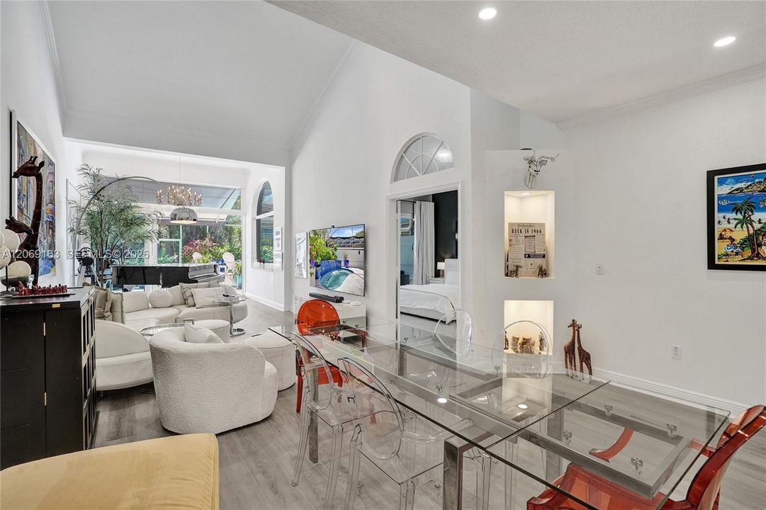 For Rent: $5,499 (3 beds, 3 baths, 2617 Square Feet)