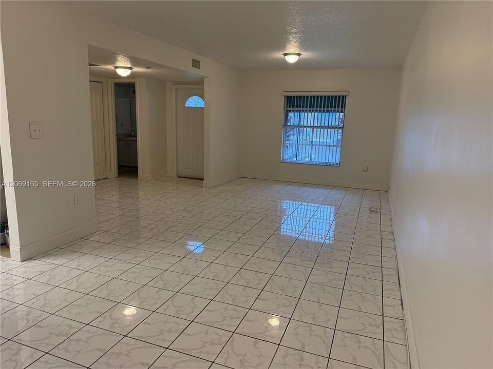 For Rent: $2,700 (2 beds, 2 baths, 1223 Square Feet)