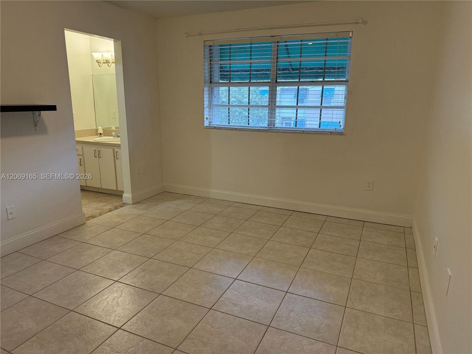 For Rent: $2,700 (2 beds, 2 baths, 1223 Square Feet)