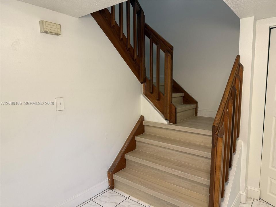 For Rent: $2,700 (2 beds, 2 baths, 1223 Square Feet)