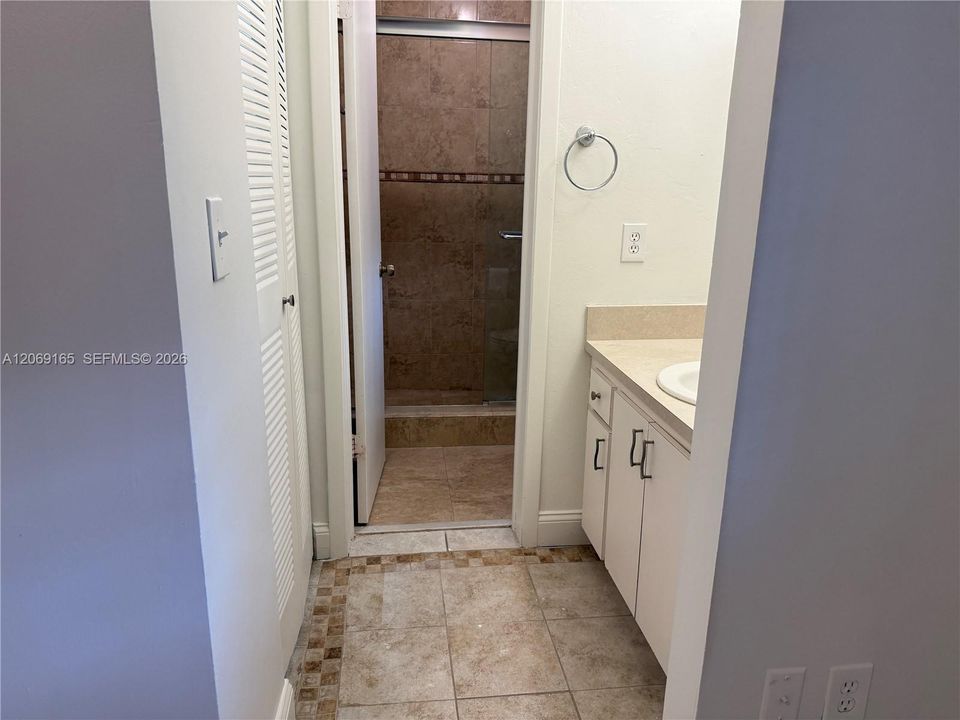 For Rent: $2,700 (2 beds, 2 baths, 1223 Square Feet)