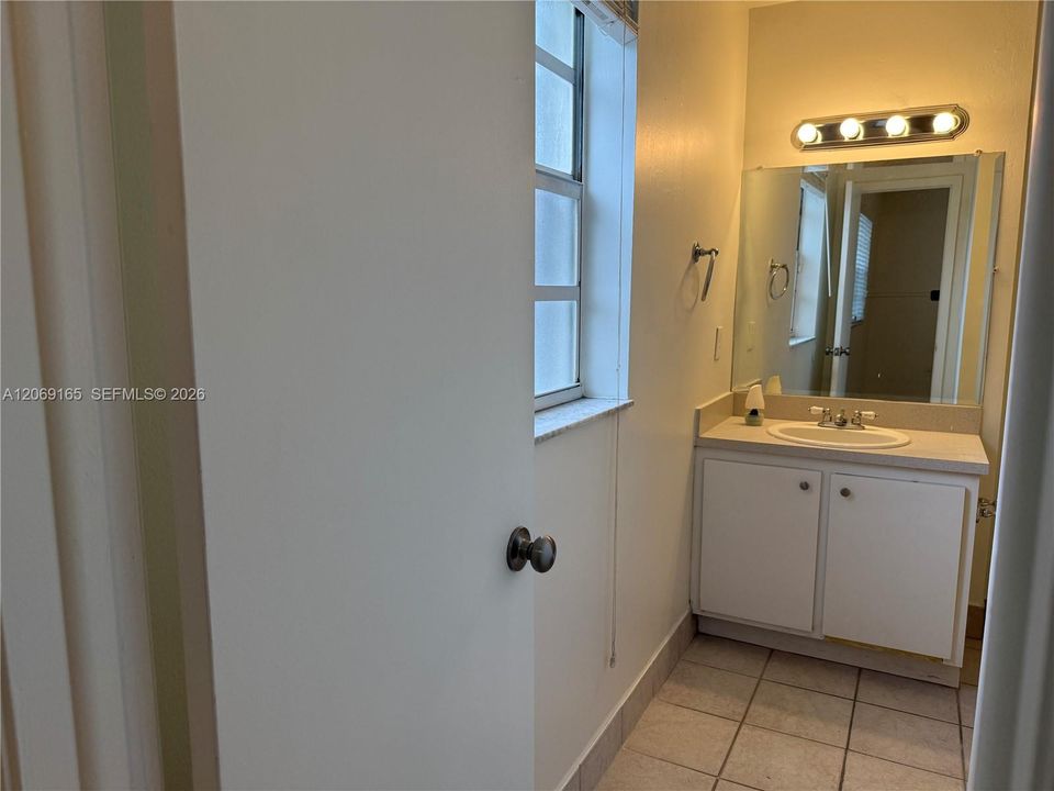 For Rent: $2,700 (2 beds, 2 baths, 1223 Square Feet)