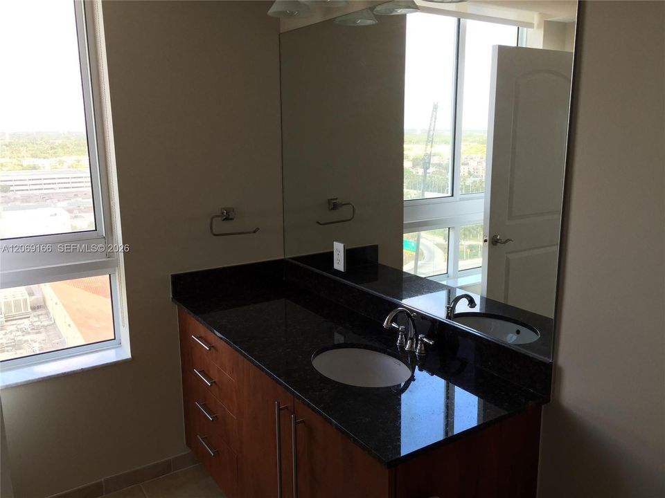 For Sale: $440,000 (2 beds, 2 baths, 1155 Square Feet)