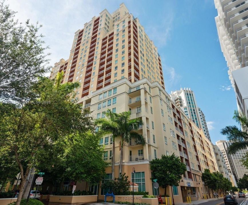 For Sale: $440,000 (2 beds, 2 baths, 1155 Square Feet)