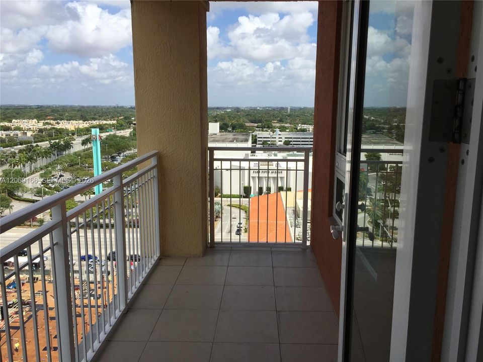 For Sale: $440,000 (2 beds, 2 baths, 1155 Square Feet)