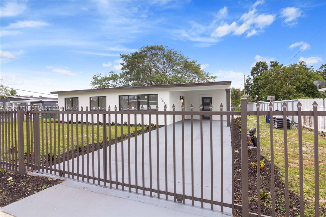 For Sale: $559,000 (3 beds, 1 baths, 1708 Square Feet)