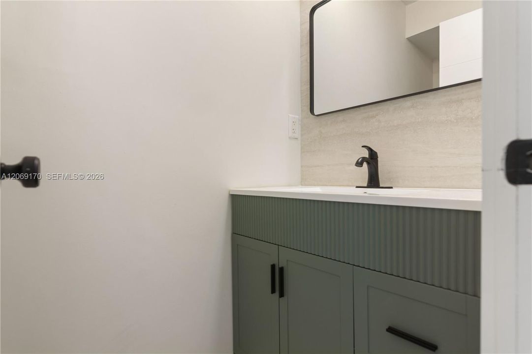 For Sale: $559,000 (3 beds, 1 baths, 1708 Square Feet)