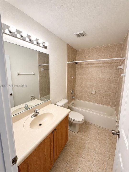 For Rent: $2,300 (4 beds, 3 baths, 1423 Square Feet)