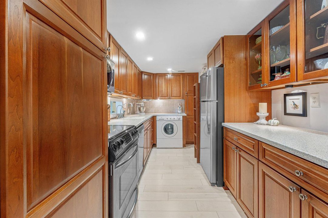 005 Kitchen