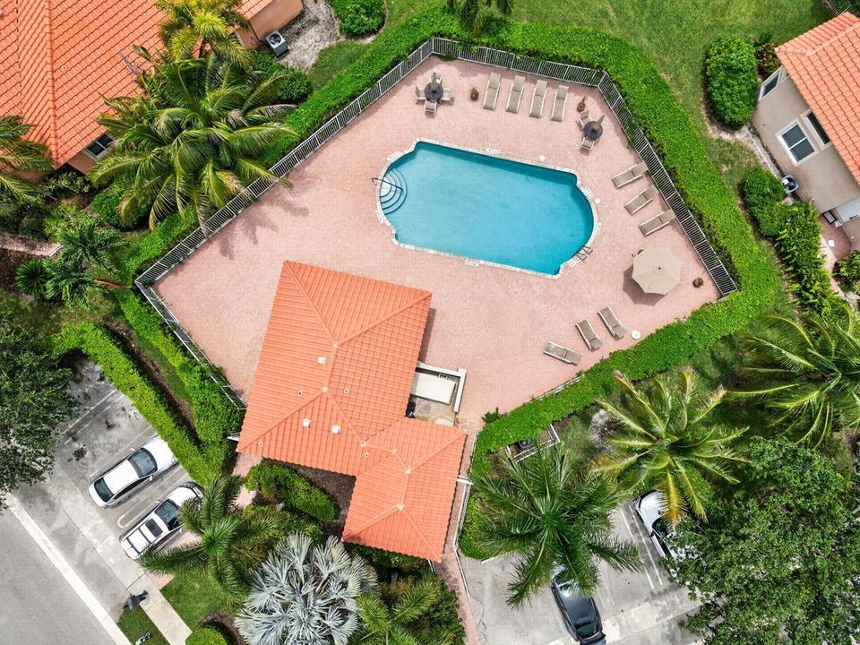 043-003-Community Pool-1334x1000
