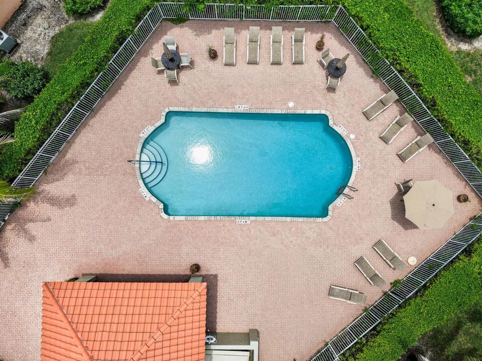 044-001-Community Pool-1334x1000