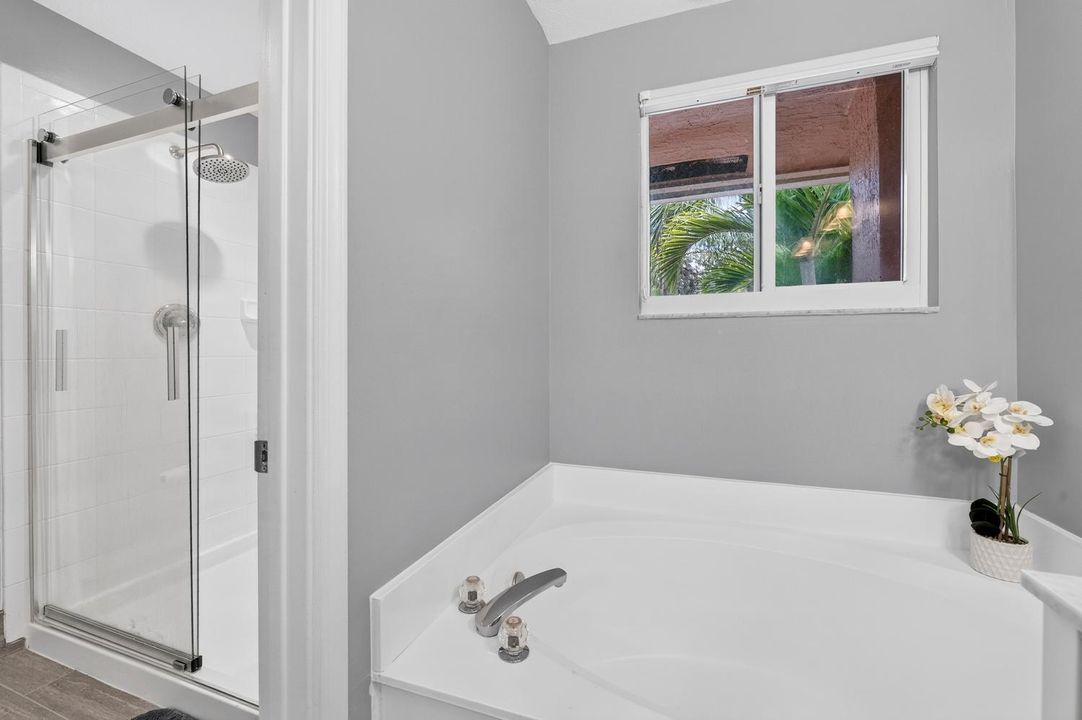 029-011-Primary Bath-1500x999