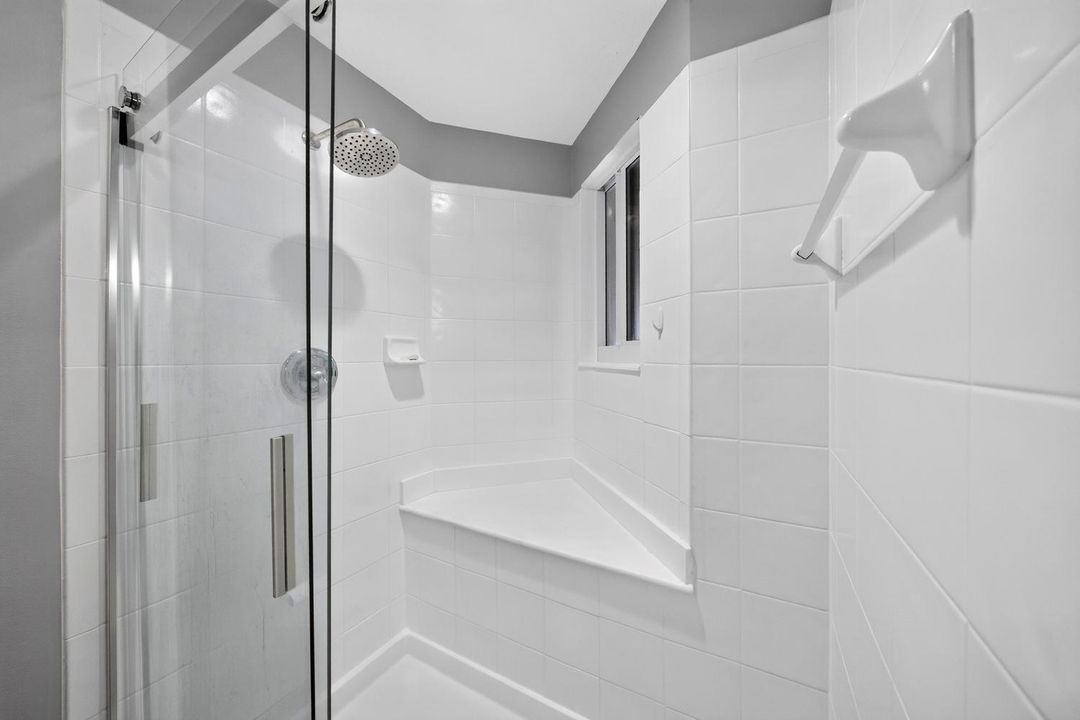030-032-Primary Bath-1500x1000