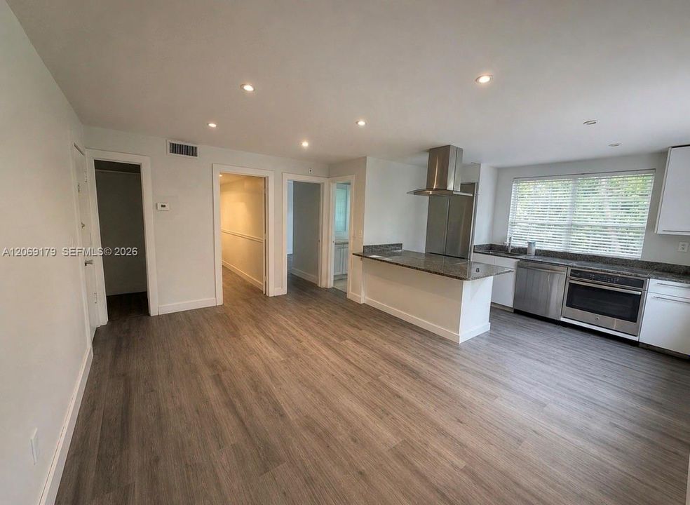 В аренду: $2,650 (2 спален, 1 ванн, 585 Квадратных фут)