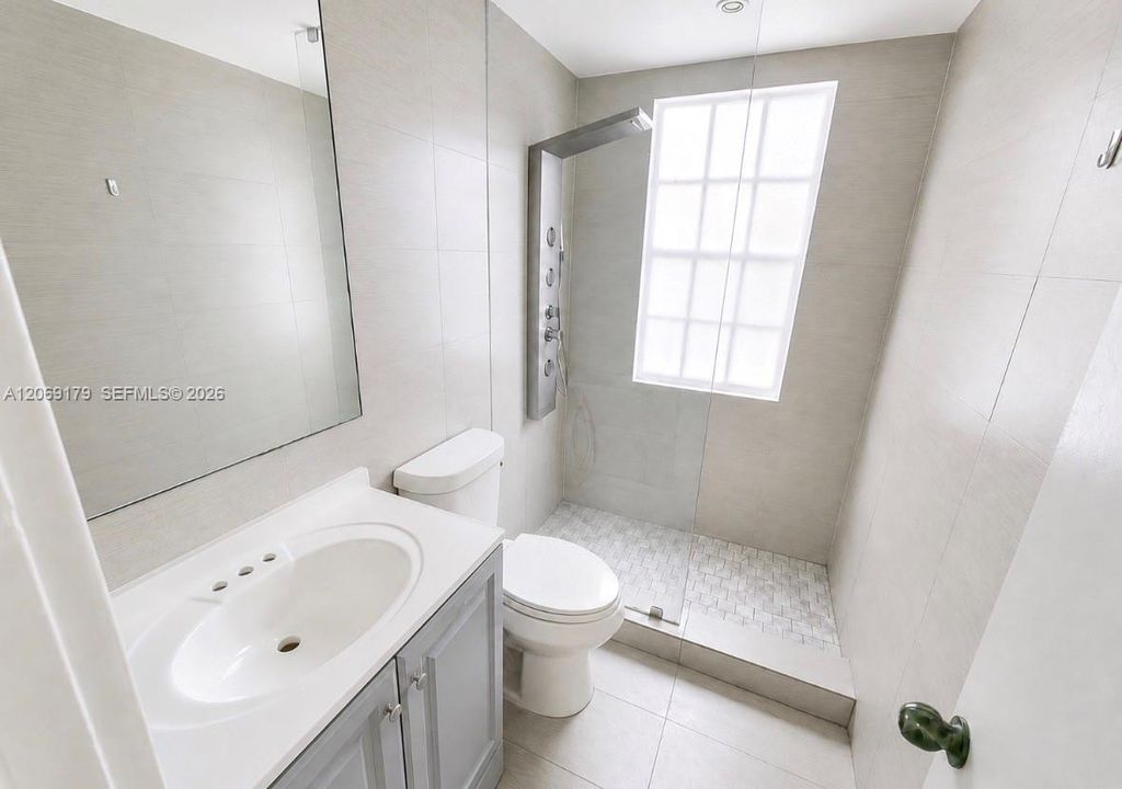 В аренду: $2,650 (2 спален, 1 ванн, 585 Квадратных фут)