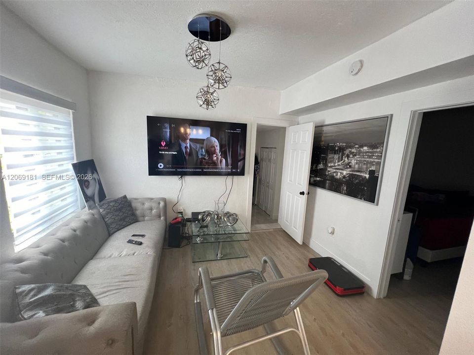 Active With Contract: $2,300 (2 beds, 2 baths, 1296 Square Feet)