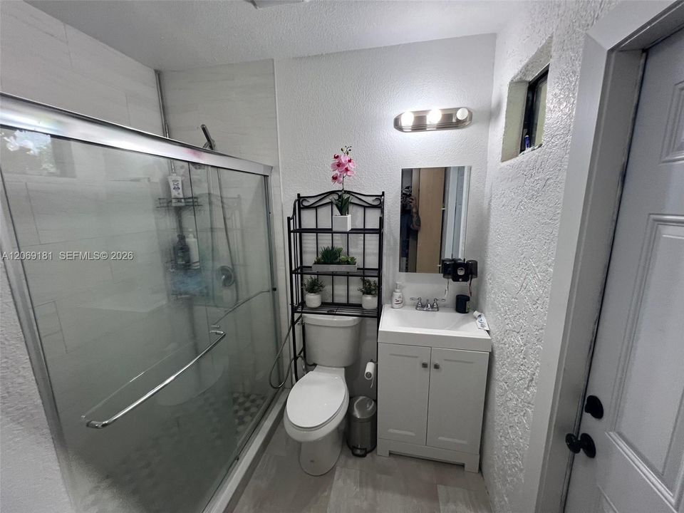 Active With Contract: $2,300 (2 beds, 2 baths, 1296 Square Feet)