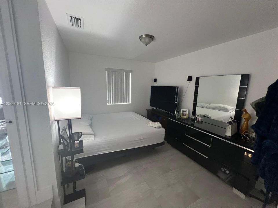 Active With Contract: $2,300 (2 beds, 2 baths, 1296 Square Feet)