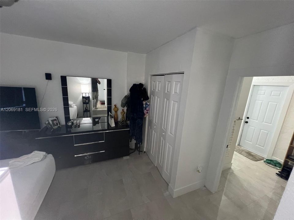 Active With Contract: $2,300 (2 beds, 2 baths, 1296 Square Feet)
