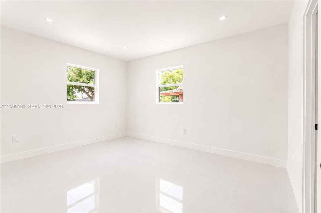 For Sale: $430,000 (4 beds, 1 baths, 1034 Square Feet)