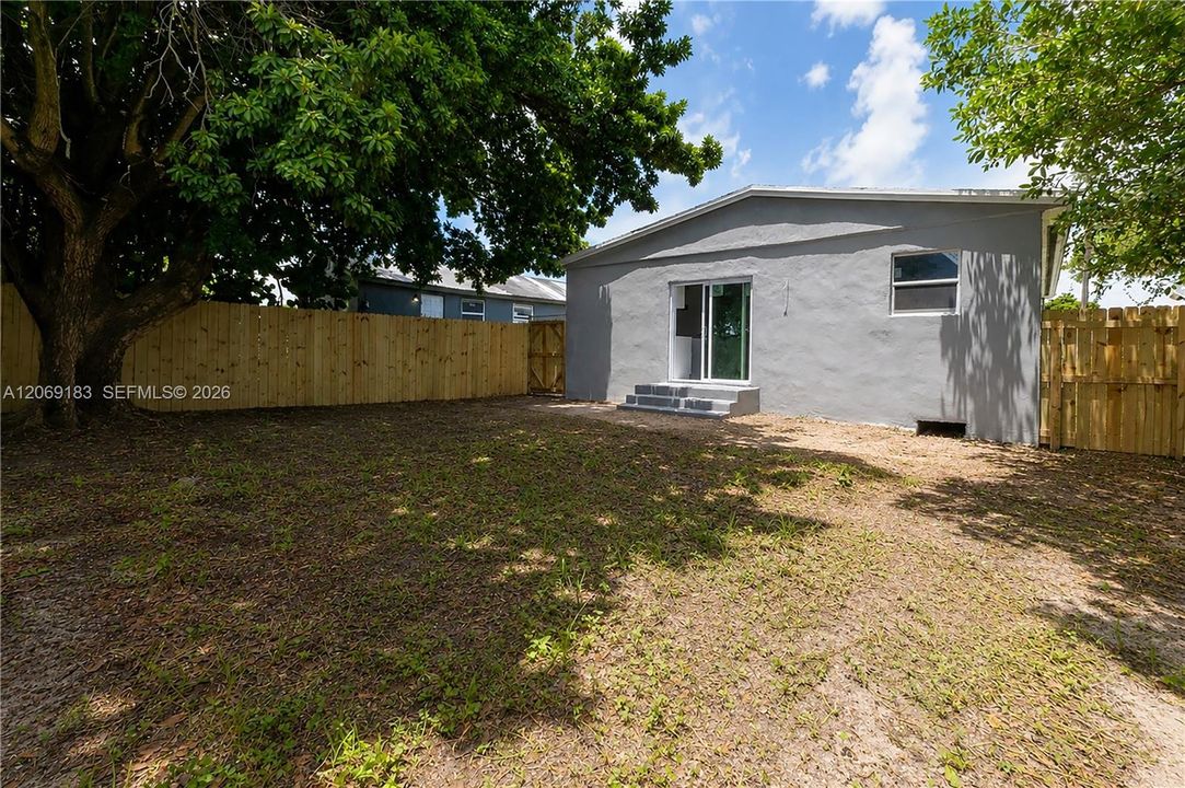 For Sale: $430,000 (4 beds, 1 baths, 1034 Square Feet)
