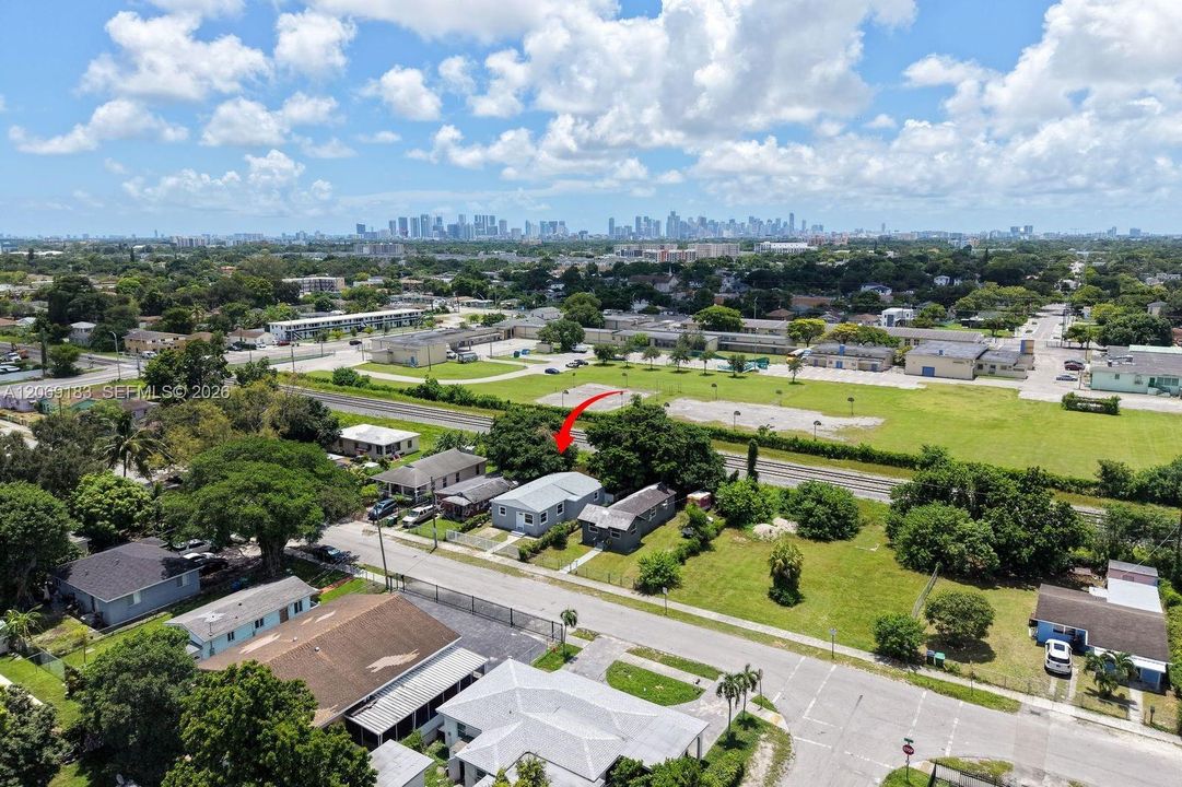 For Sale: $430,000 (4 beds, 1 baths, 1034 Square Feet)