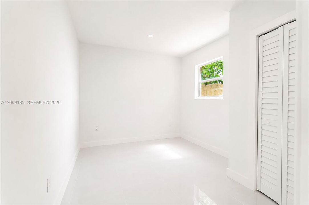 For Sale: $430,000 (4 beds, 1 baths, 1034 Square Feet)