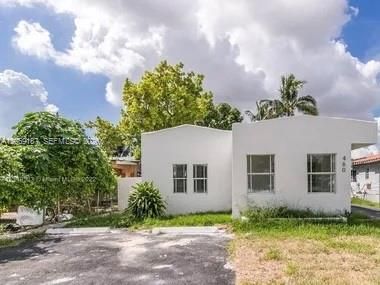 For Sale: $579,000 (4 beds, 3 baths, 1738 Square Feet)
