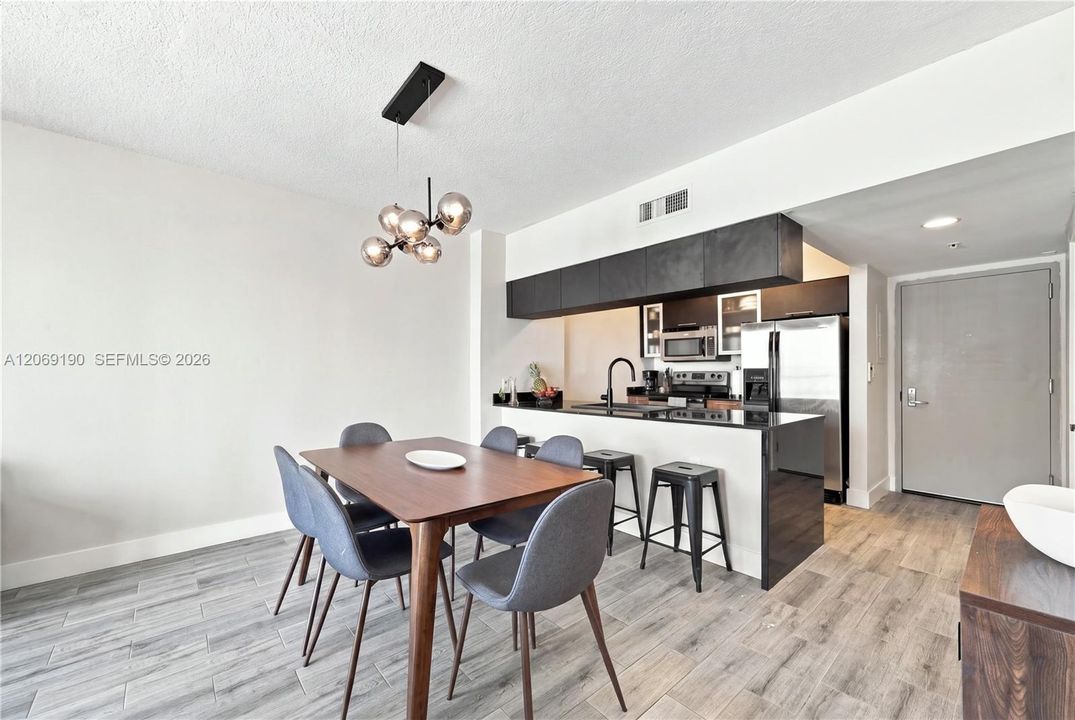 For Rent: $3,200 (1 beds, 1 baths, 791 Square Feet)