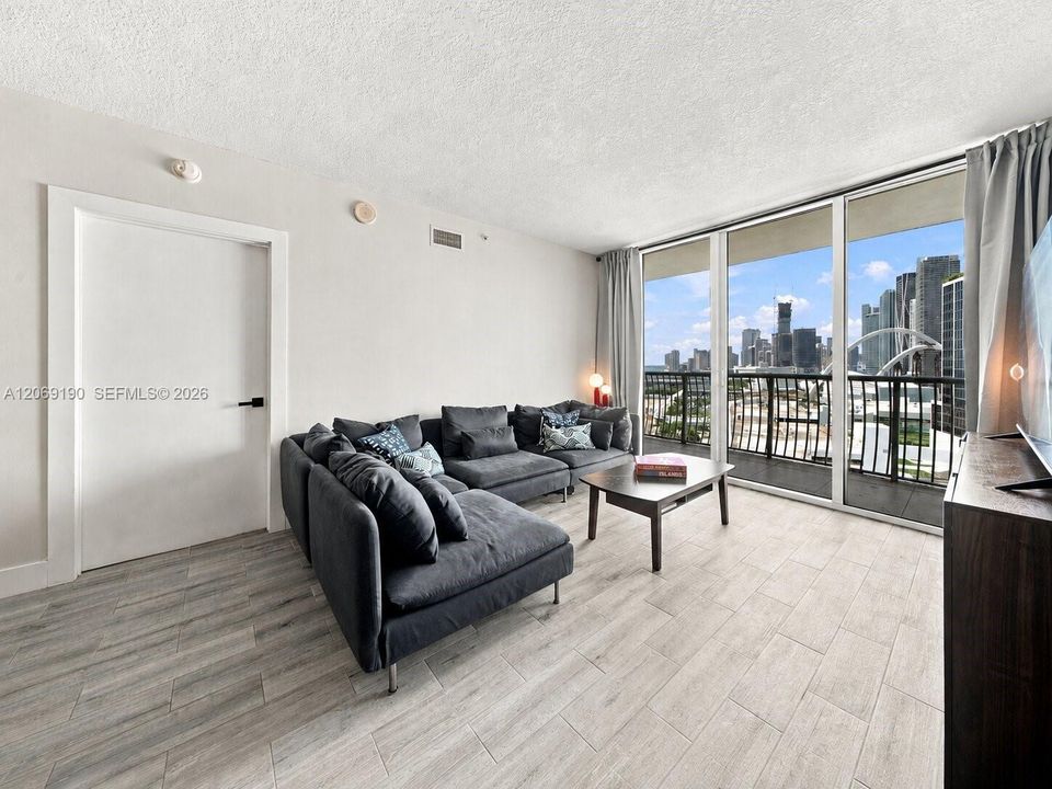 For Rent: $3,200 (1 beds, 1 baths, 791 Square Feet)