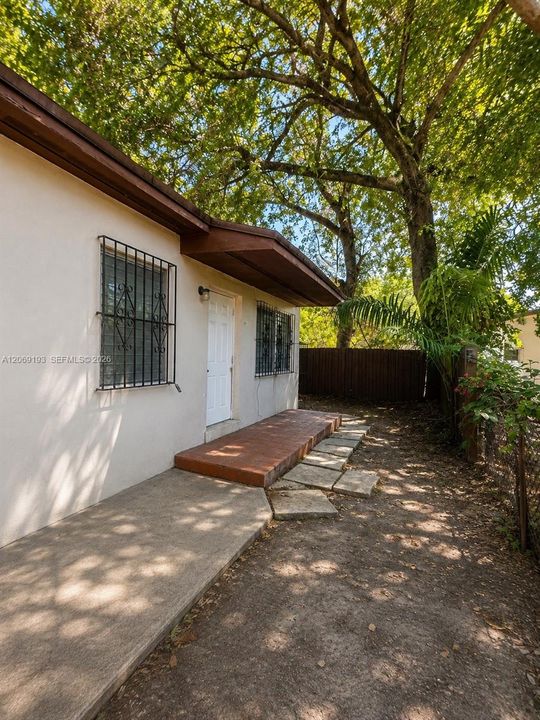 For Rent: $1,400 (1 beds, 1 baths, 1080 Square Feet)