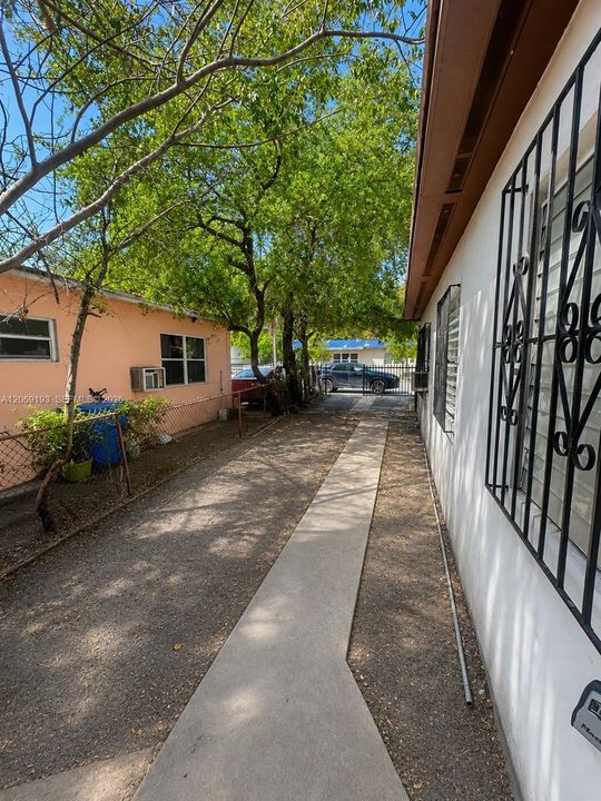 For Rent: $1,400 (1 beds, 1 baths, 1080 Square Feet)