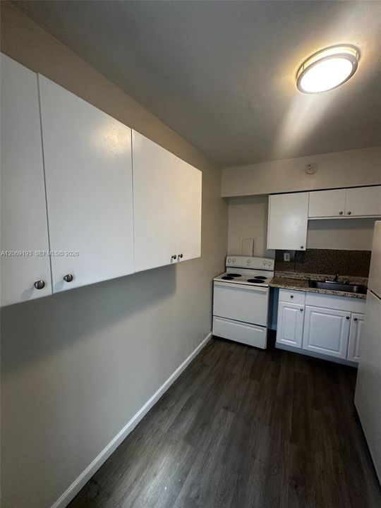 For Rent: $1,400 (1 beds, 1 baths, 1080 Square Feet)