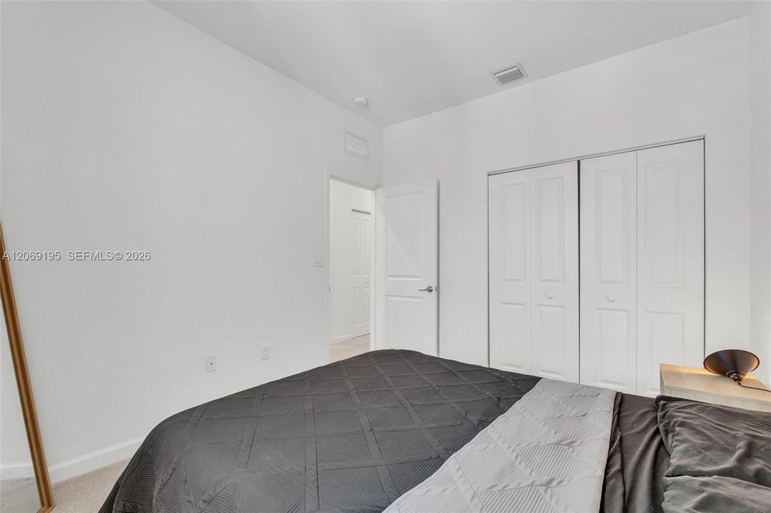 En Renta: $4,100 (4 camas, 2 baños, 1820 Pies cuadrados)
