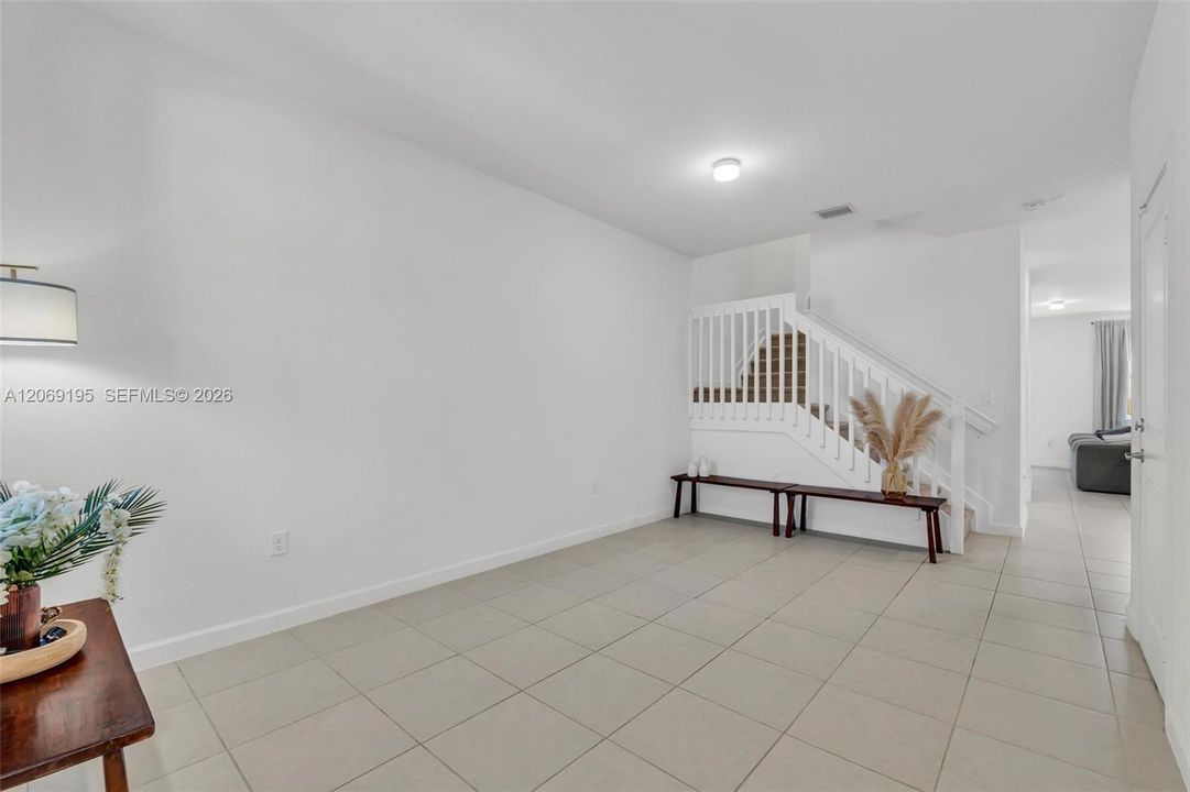 En Renta: $4,100 (4 camas, 2 baños, 1820 Pies cuadrados)