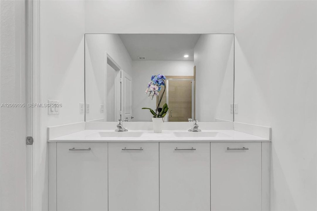 En Renta: $4,100 (4 camas, 2 baños, 1820 Pies cuadrados)