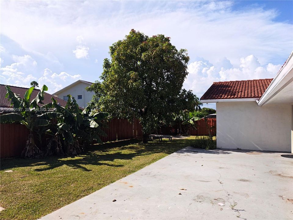For Sale: $799,000 (3 beds, 2 baths, 2415 Square Feet)