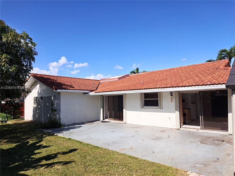 For Sale: $799,000 (3 beds, 2 baths, 2415 Square Feet)