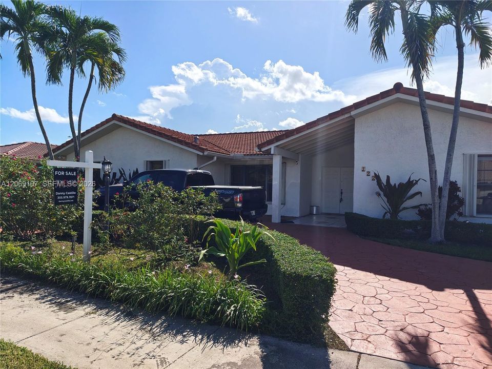 For Sale: $799,000 (3 beds, 2 baths, 2415 Square Feet)