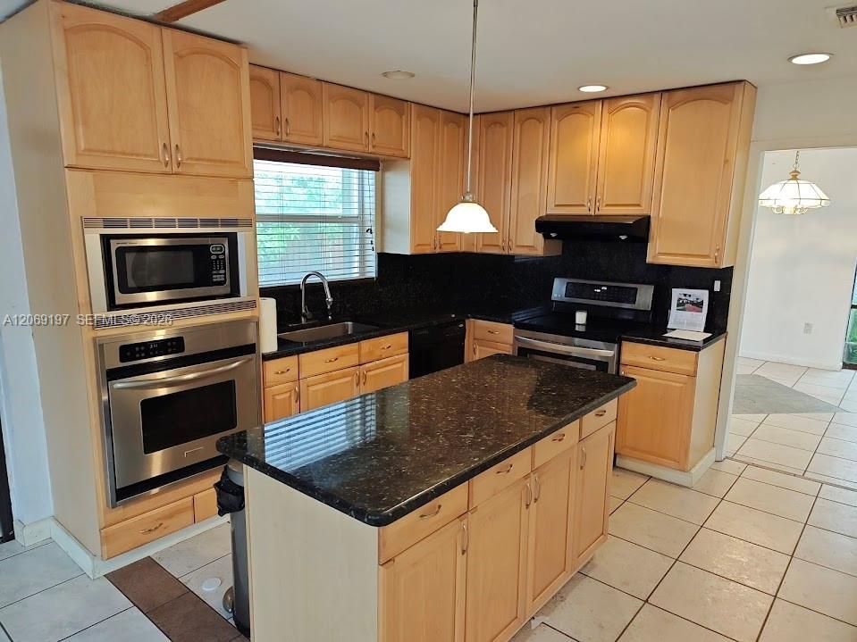 For Sale: $799,000 (3 beds, 2 baths, 2415 Square Feet)