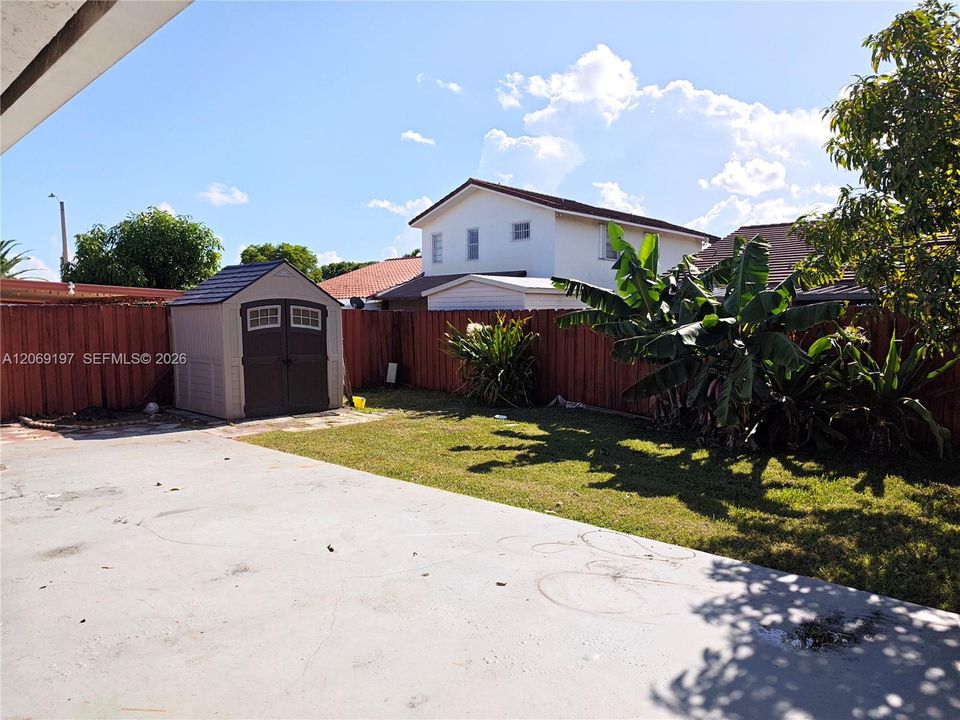For Sale: $799,000 (3 beds, 2 baths, 2415 Square Feet)