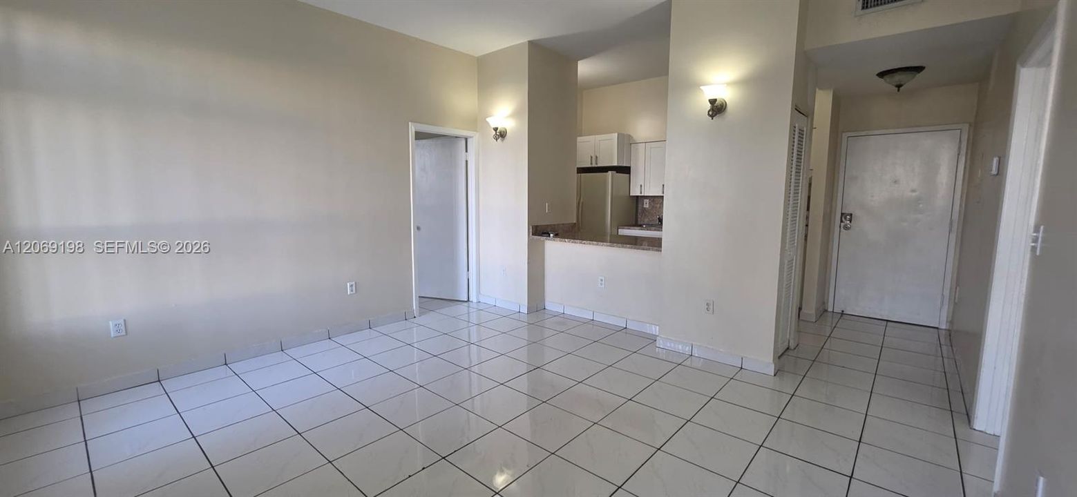 For Rent: $2,000 (2 beds, 2 baths, 830 Square Feet)