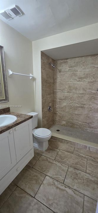 For Rent: $2,000 (2 beds, 2 baths, 830 Square Feet)