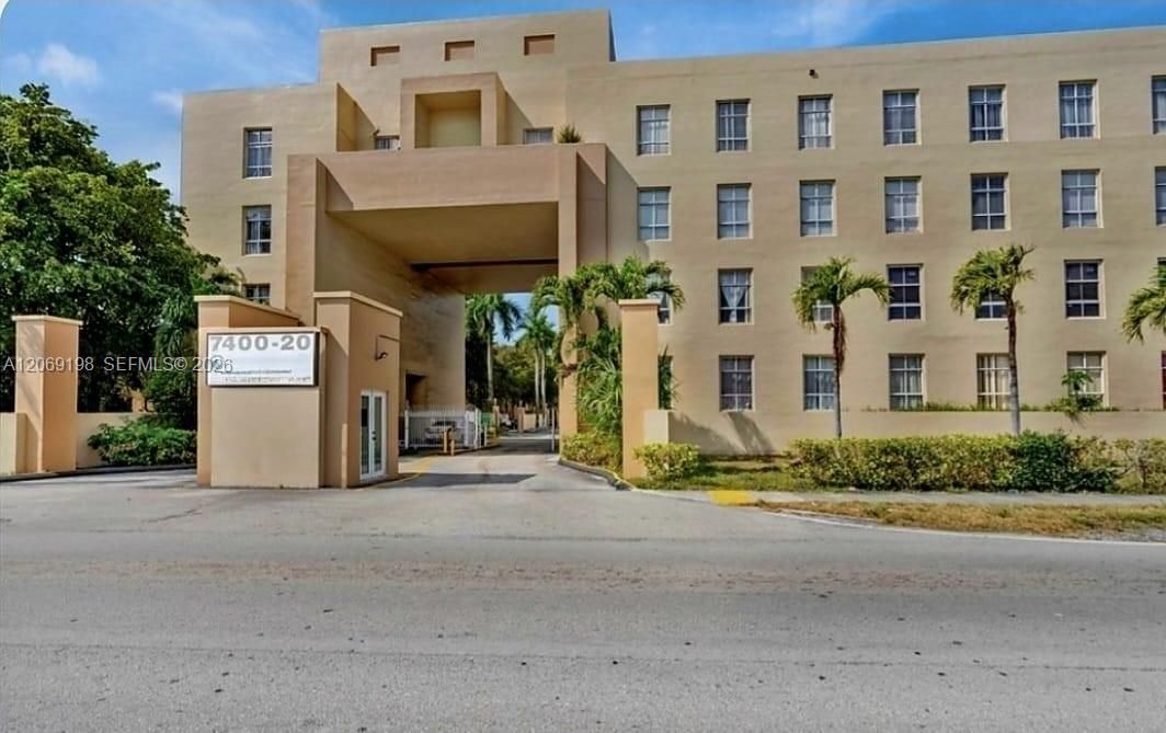 For Rent: $2,000 (2 beds, 2 baths, 830 Square Feet)