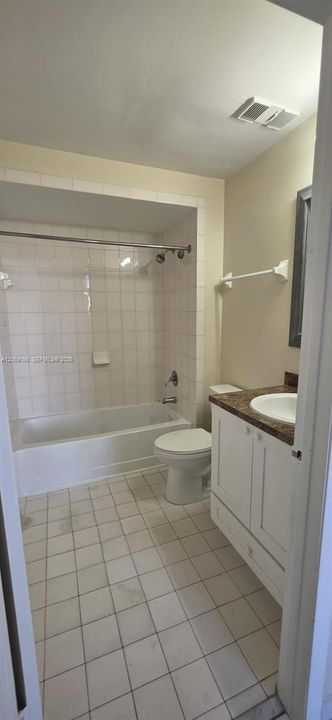 For Rent: $2,000 (2 beds, 2 baths, 830 Square Feet)