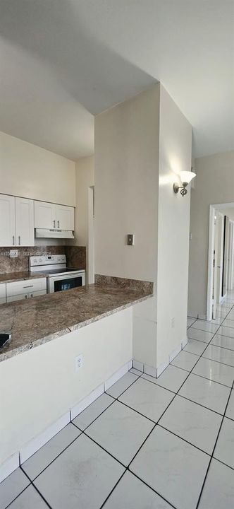 For Rent: $2,000 (2 beds, 2 baths, 830 Square Feet)