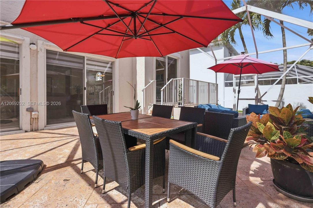 Activo con contrato: $4,500 (3 camas, 3 baños, 2087 Pies cuadrados)