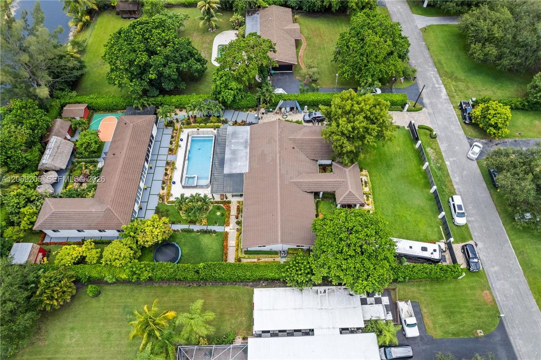 For Sale: $2,675,000 (6 beds, 3 baths, 6329 Square Feet)