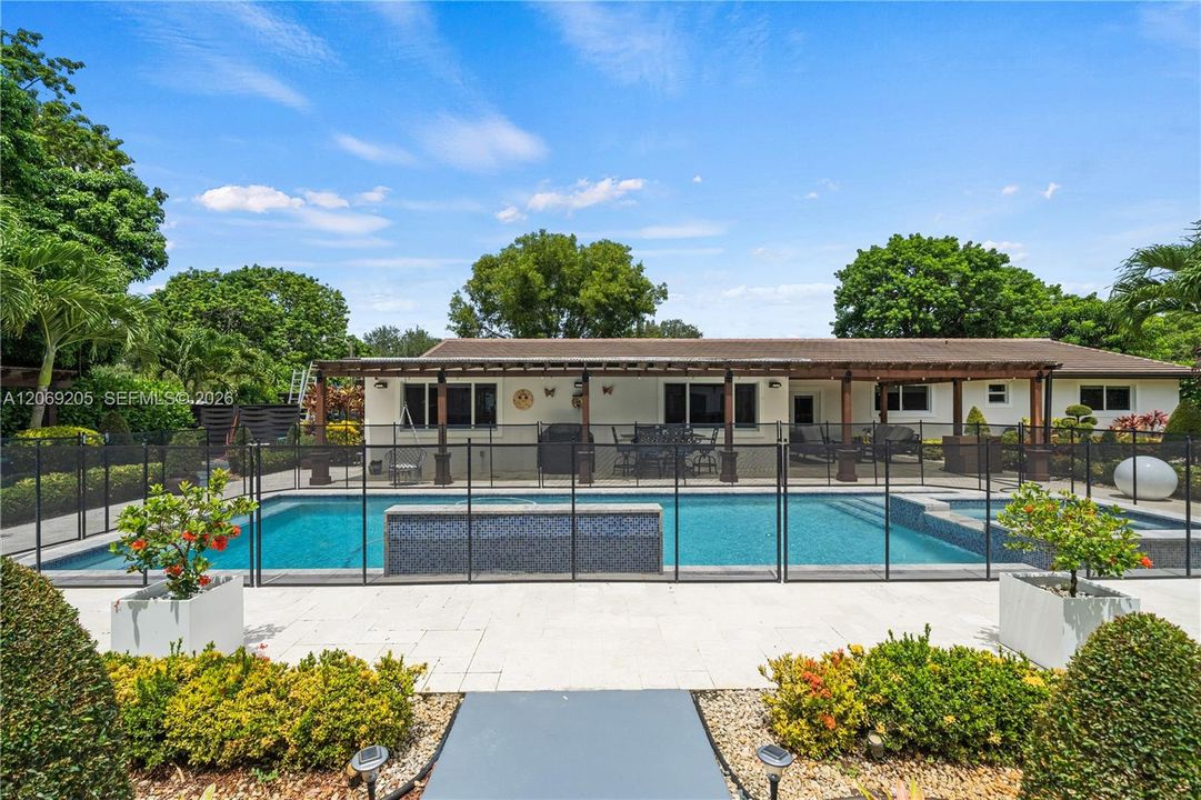 For Sale: $2,675,000 (6 beds, 3 baths, 6329 Square Feet)