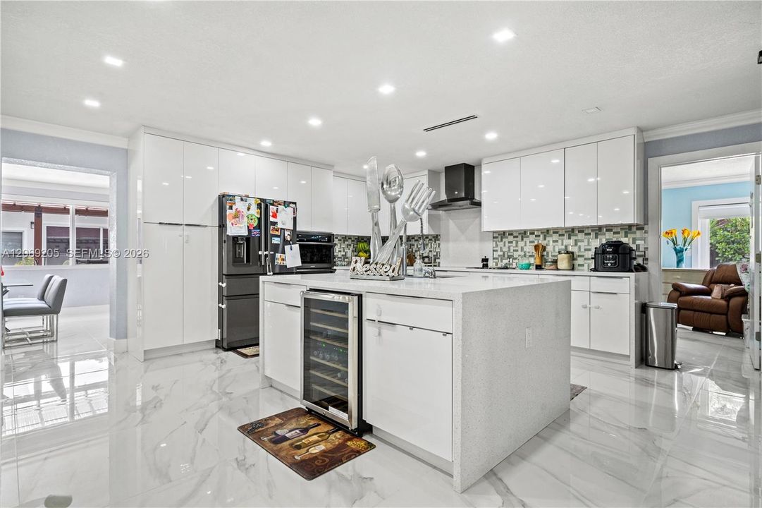 For Sale: $2,675,000 (6 beds, 3 baths, 6329 Square Feet)